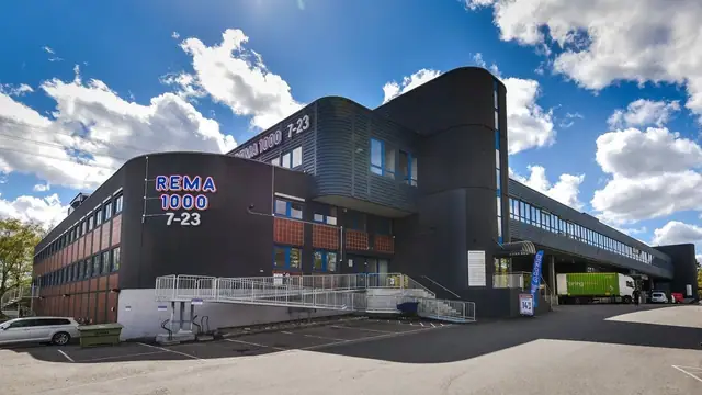 Stort lager med port på bakkeplan – Per Krohgs vei 4 · Karihaugen